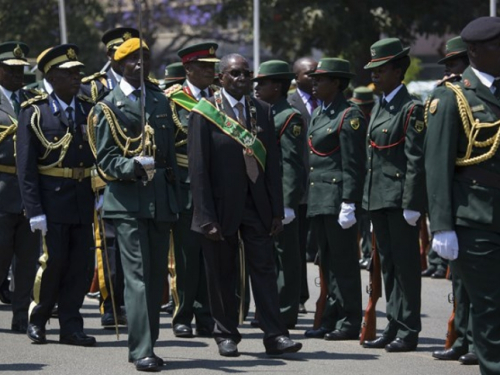 Mugabe nastavlja pregovore s vojskom, njegova stranka vjerojatno će ga smijeniti