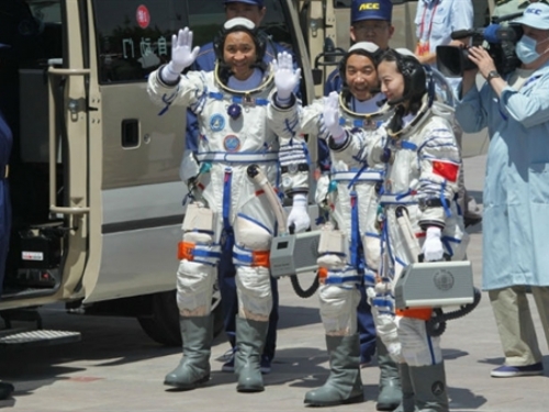 Kina šalje dvočlanu posadu u svemir