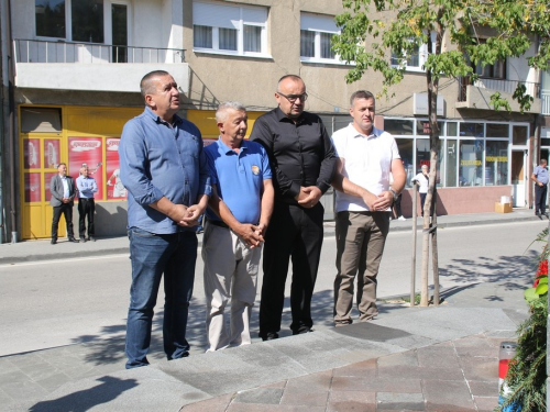 FOTO: Polaganjem vijenaca i svečanom sjednicom započelo obilježavanje Dana općine