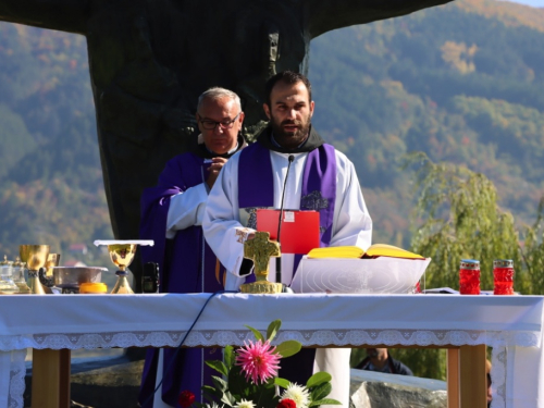 FOTO: Na Šćitu obilježen Dan sjećanja na ramske žrtve