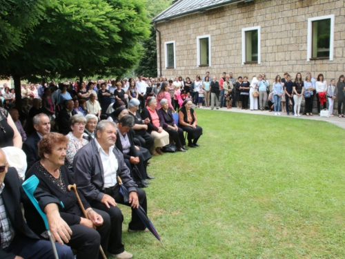 FOTO: Vanjska proslava sv. Ante u župi Gračac