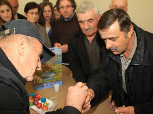 FOTO/VIDEO: Na Orašcu održan turnir u tucanju jaja