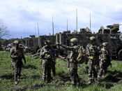 Rusi: Francuzi planira slati vojnike u Ukrajinu. Macron preskače Napoleonovu lekciju