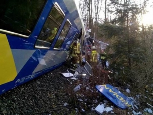 Sudar putničkih vlakova: Nekoliko osoba poginulo, oko 150 ozlijeđenih