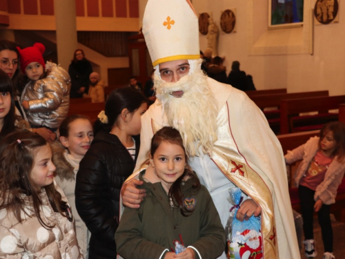 FOTO: Sv. Nikola posjetio župu Prozor