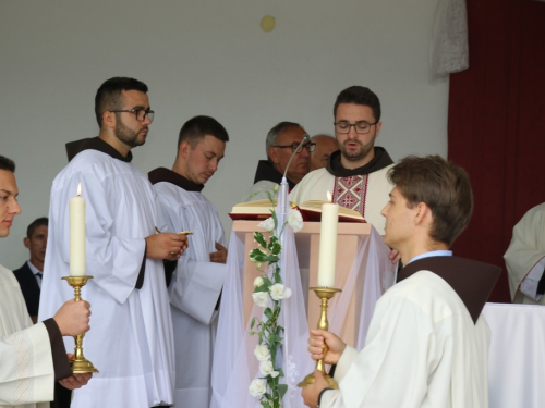 FOTO: Mlada misa fra Antonia Baketarića u Rumbocima