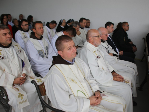 FOTO: Mlada misa fra Antonia Baketarića u Rumbocima