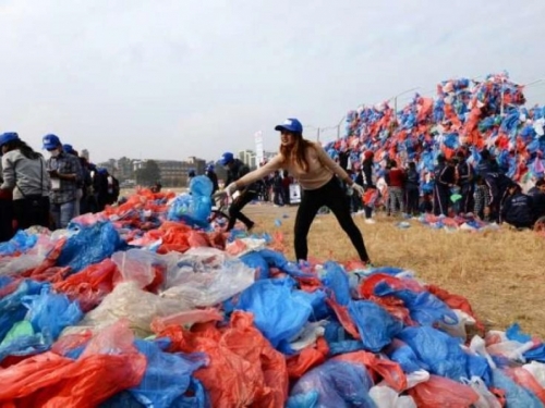 Nepal: Od 100.000 plastičnih vreća napravili mapu Mrtvog mora