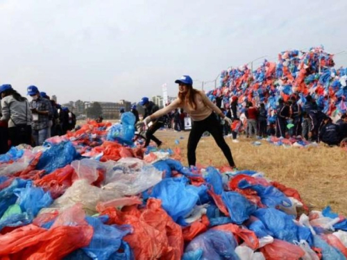 Nepal: Od 100.000 plastičnih vreća napravili mapu Mrtvog mora