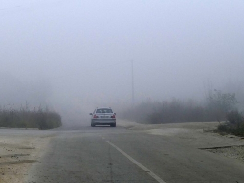 Gusta magla: Vidljivost je smanjena na 20 do 50 metara