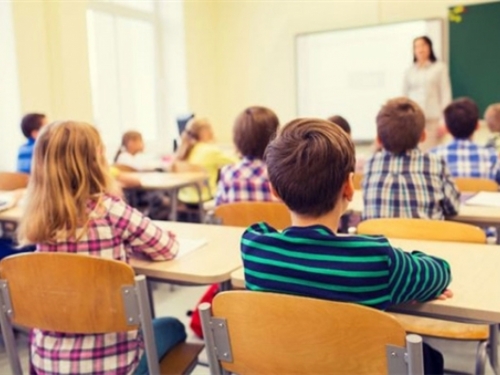 Vlada HNŽ-a pomaže škole: Za opremanje učionica i dvorana dva milijuna KM