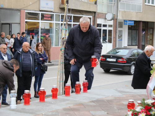 FOTO: Povodom Svih svetih u Prozoru zapaljene svijeće za poginule i preminule branitelje