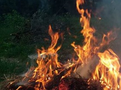 FOTO: Paljenjem svitnjaka Rama dočekuje sv. Ivu