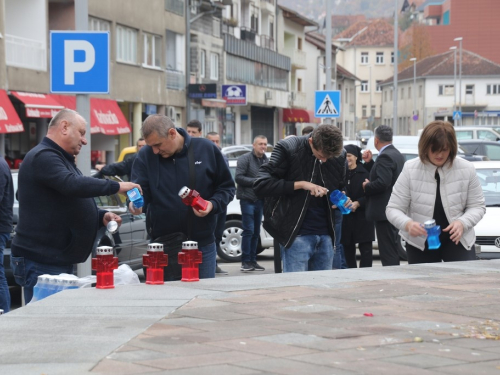 FOTO: Povodom Svih svetih u Prozoru zapaljene svijeće za poginule i preminule branitelje