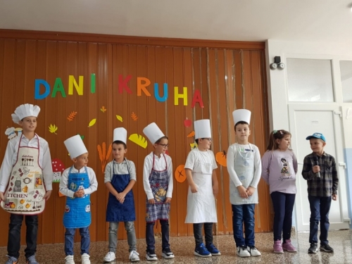 FOTO: Dani kruha u OŠ ''Ivan Mažuranić'' Gračac