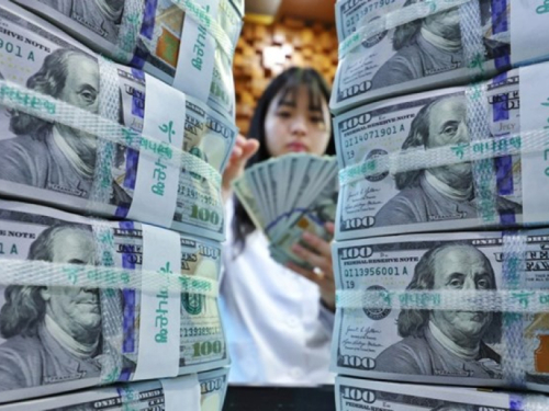 Dolar slabi, euro jača