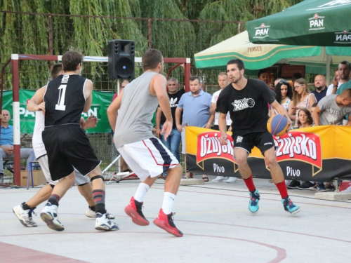 FOTO: ''General Vasilije Mitu'' iz Zagreba pobjednik 15. Streetball Rama