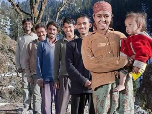 Indijka Rajo je istovremeno u braku sa petericom braće