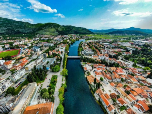 Trebinje: Turistkinja pala sa stijene i poginula prilikom fotografiranja