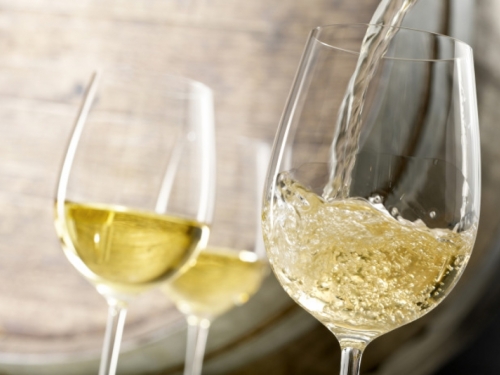 Bijelo vino povećava opasnost od razvoja melanoma
