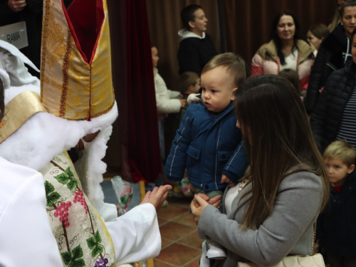 FOTO: Sv. Nikola i ove godine razveselio djecu u župi Rama-Šćit