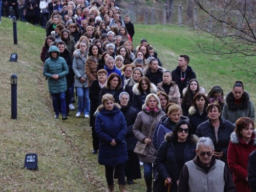 FOTO: Put križa kroz fratarski gaj na Šćitu