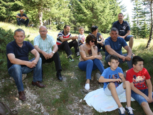 FOTO/VIDEO: Na Vran planini služena misa za poginule duvandžije