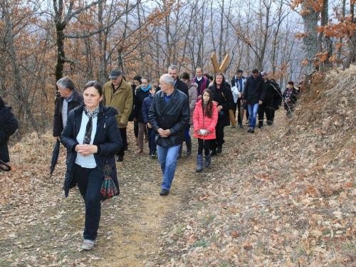 FOTO: Mr. Pero Brajko predvodio put križa na Uzdolu