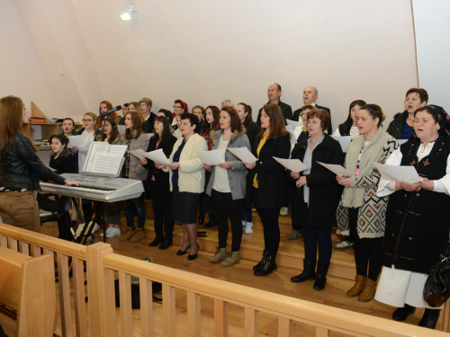 FOTO: Mons. dr. Pero Sudar blagoslovio novi križ i spomenik Stjepanu Džalti na Uzdolu