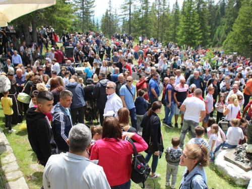 FOTO/VIDEO: Tisuće vjernika na Kedžari proslavilo Divin dan