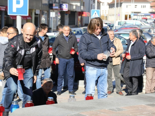 FOTO: Povodom Svih svetih u Prozoru zapaljene svijeće za poginule i preminule branitelje