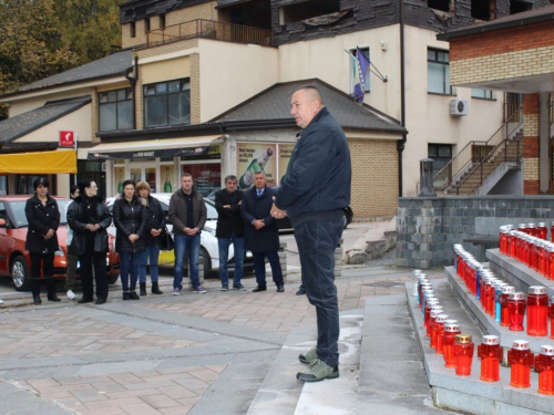 FOTO: Povodom Svih svetih u Prozoru zapaljene svijeće za poginule i preminule branitelje