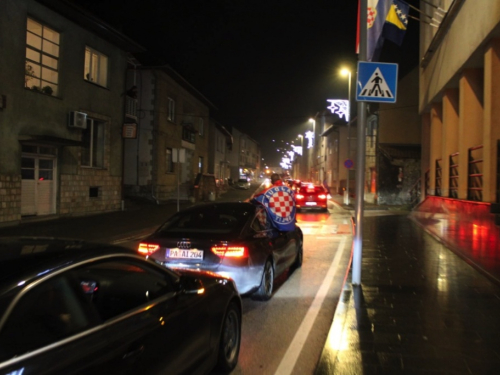 FOTO/VIDEO: Ludnica na ulicama Prozora! Pogledajte kako je proslavljena pobjeda Hrvatske