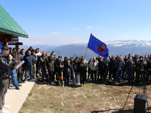 Mirno okupljanje na Zahumu: Ramci poručili – ''Ne damo svoje!''