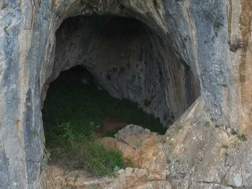 Doljani: Tajna ulaza u pećinu na brdu Oklanice