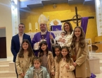 Video: Biskup Palić krstio sedmo dijete obitelji Šakić