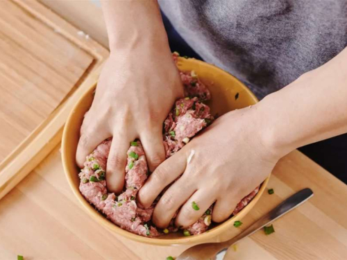 Umjesto prezle u faširance stavite ovaj sastojak – kuhari kažu da su tada još ukusniji