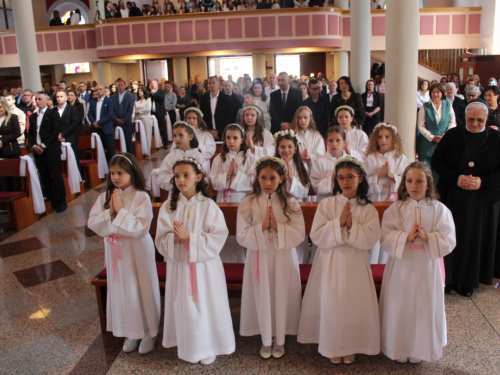 FOTO: Prva sveta pričest u župi Prozor