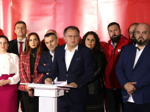 SDP: Izetbegović prisvaja povijesnu ulogu svog oca i pokušava privatizirati rat i državu