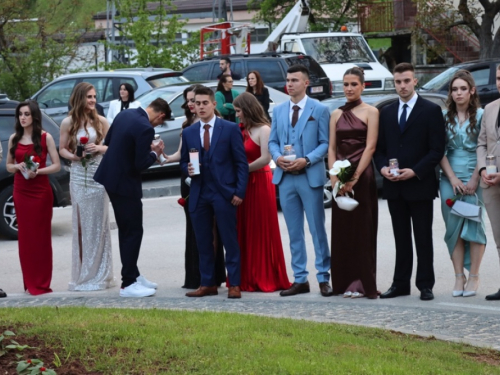 FOTO/VIDEO: Matura 2023. - Defile mladosti na ulicama Prozora