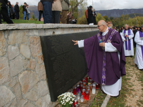 FOTO: Dan sjećanja na ramske žrtve u župi Rama-Šćit