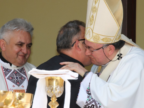 FOTO: Na Uzdolu svečano proslavljen sv. Ivo i 160. obljetnica župe