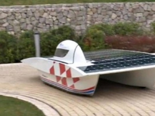 Predstavljen prvi hrvatski solarni automobil Crostar