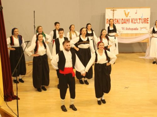 FOTO/VIDEO: Večer folklora u Prozoru