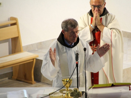 Foto: Vanjska proslava sv. Ane u Podboru