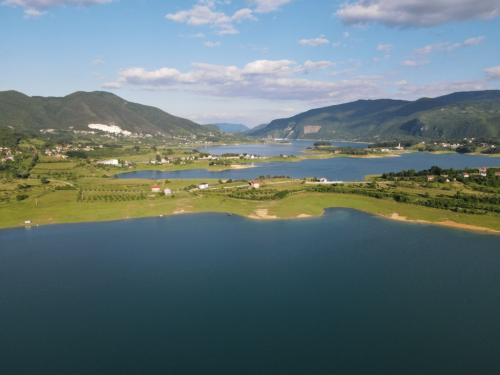 FOTO/VIDEO: Vikendice obitelji Bešker - idealno mjesto za odmor uz Ramsko jezero