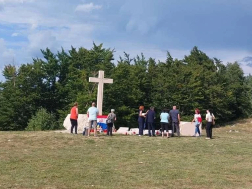 Spomen na žrtve zločina u Paklinama
