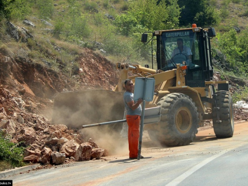 Zbog izgradnje cesta FBiH želi povećati trošarine na gorivo