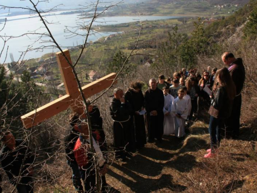 FOTO: Ramski put križa na brdo Gračac