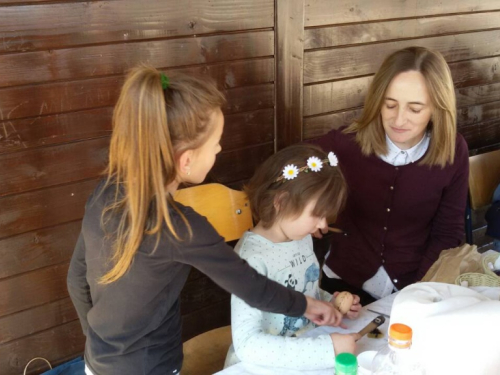 FOTO: Održana radionica tradicionalnog šaranja uskrsnih jaja